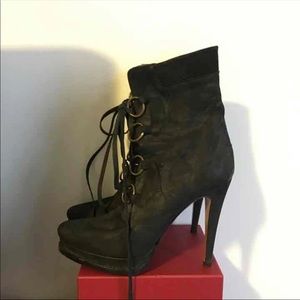 Like new Mugnai distressed suede boots 9